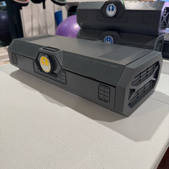 Rey Skywalker Legacy LIGHTSABER Hilt - Star Wars: Galaxy's Edge - Picture 13 of 17